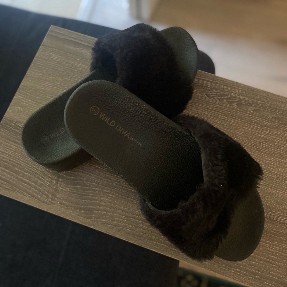 Fuzzy platform sandals